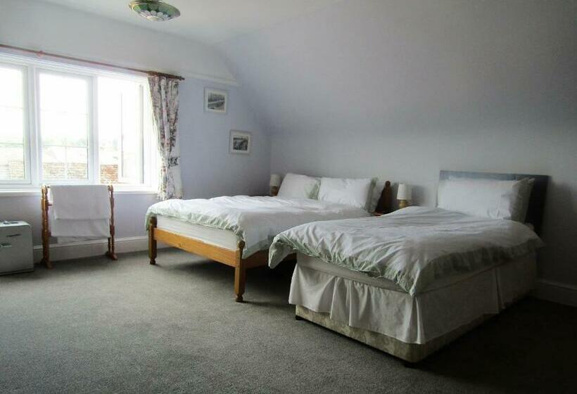 Quarto Familiar, The Old Post House