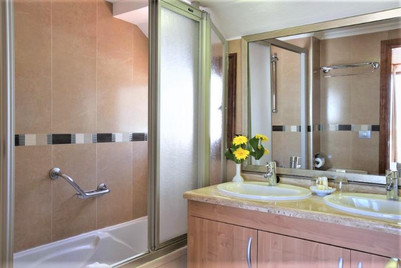 스탠다드 스튜디오, Beverly Hills Suites   Excel Hotels & Resorts