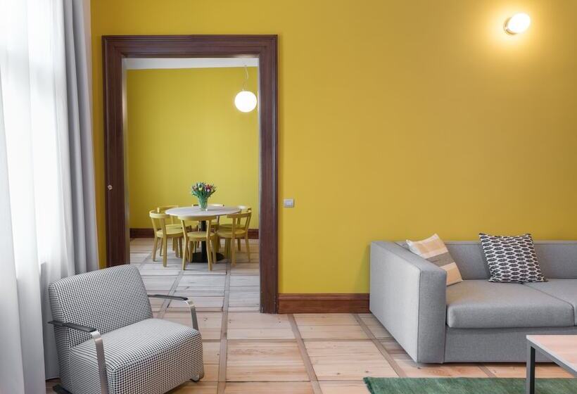 آپارتمان 2 خوابه با بالکن, Art House Apartments By Adrez Living