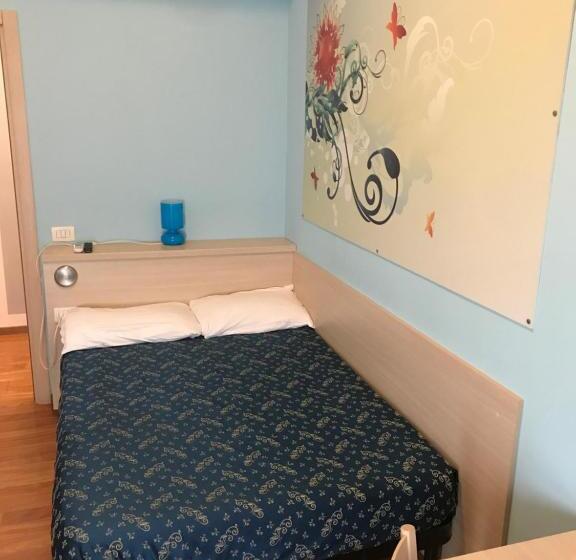 이코노미 룸, 21 Aprile Accommodation