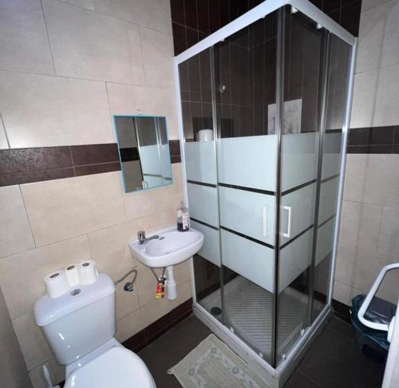 Quarto Triplo Estandar, Hostal Milan