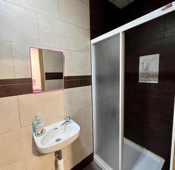 Quarto Estandar Individual, Hostal Milan