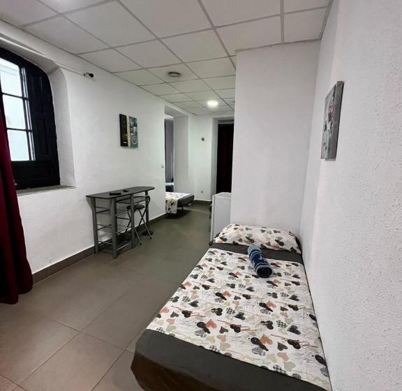 Quarto Familiar, Hostal Milan