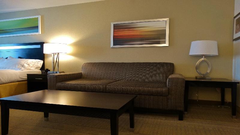 キングサイズベッドのスイートルーム, Holiday Inn Express And Suites Montgomery, An Ihg