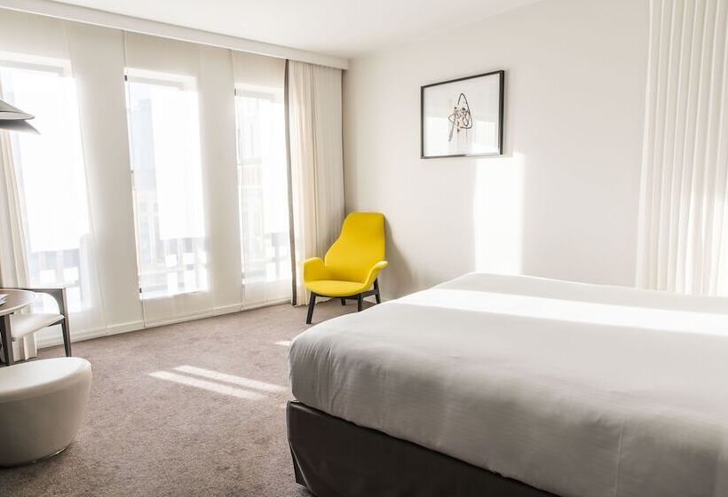 Chambre Deluxe Vue Piscine, Molitor Hôtel & Spa Paris   Mgallery Collection