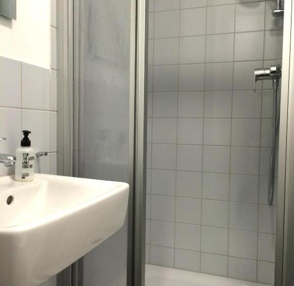 اتاق استاندارد با سرویس بهداشتی مشترک, Bnb Near Brandenburg Gate   Rooms & Apartments