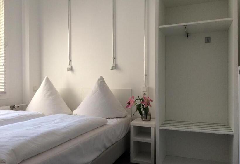 اتاق استاندارد با سرویس بهداشتی مشترک, Bnb Near Brandenburg Gate   Rooms & Apartments