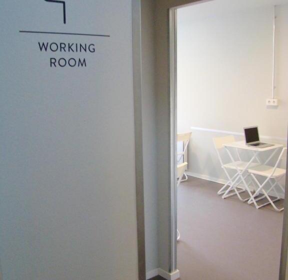 اتاق خانوادگی با سرویس بهداشتی مشترک, Bnb Near Brandenburg Gate   Rooms & Apartments