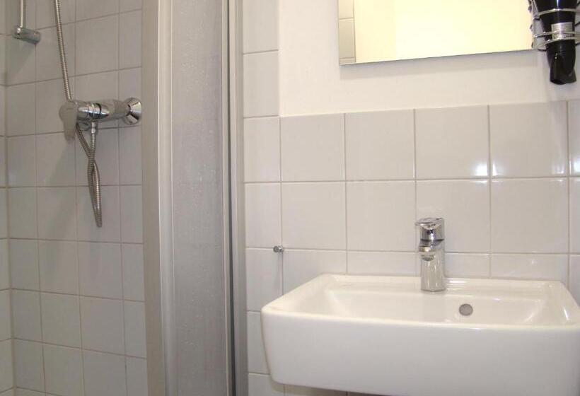 اتاق خانوادگی با سرویس بهداشتی مشترک, Bnb Near Brandenburg Gate   Rooms & Apartments