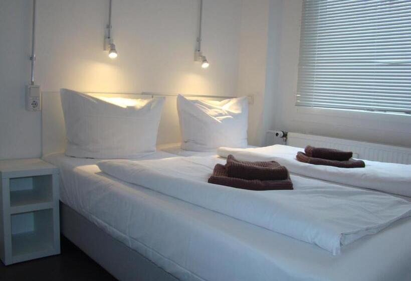 اتاق استاندارد چهارنفره با سرویس بهداشتی مشترک, Bnb Near Brandenburg Gate   Rooms & Apartments