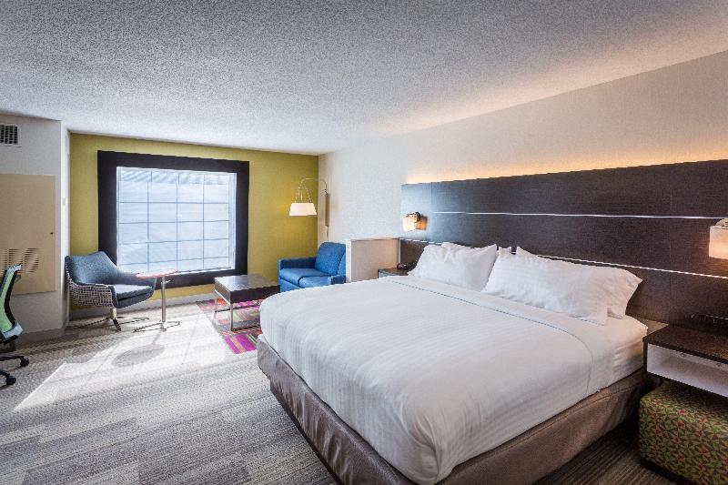 Люкс Кровать Кинг, Holiday Inn Express Hotel & Suites Reading, An Ihg
