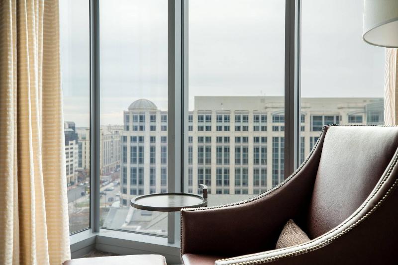 이그제큐티브 스위트 킹침대, Marriott Marquis Washington, Dc