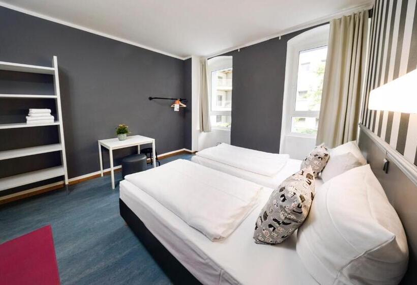 اتاق استاندارد با سرویس بهداشتی مشترک, Old Town Hostel