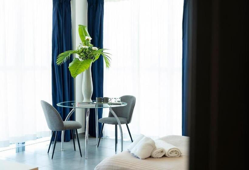 标准间, Enny Camere