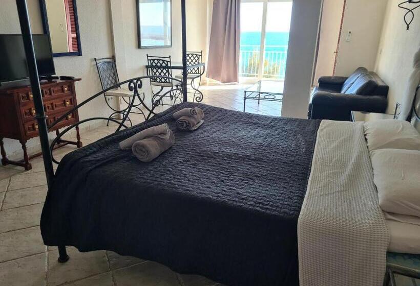 جناح مطلّ علي البحر, Amena Mar