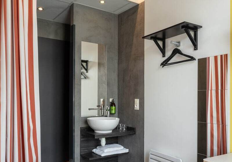 Quarto Estandar Cama Casal, Demain Hôtel & Conciergerie