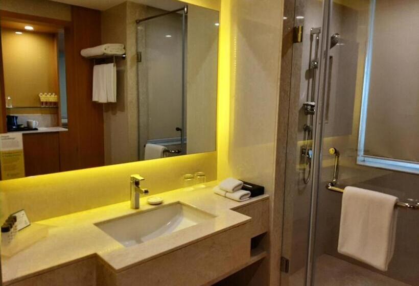 Номер Deluxe Кровать Кинг, Holiday Inn Amritsar Ranjit Avenue By Ihg