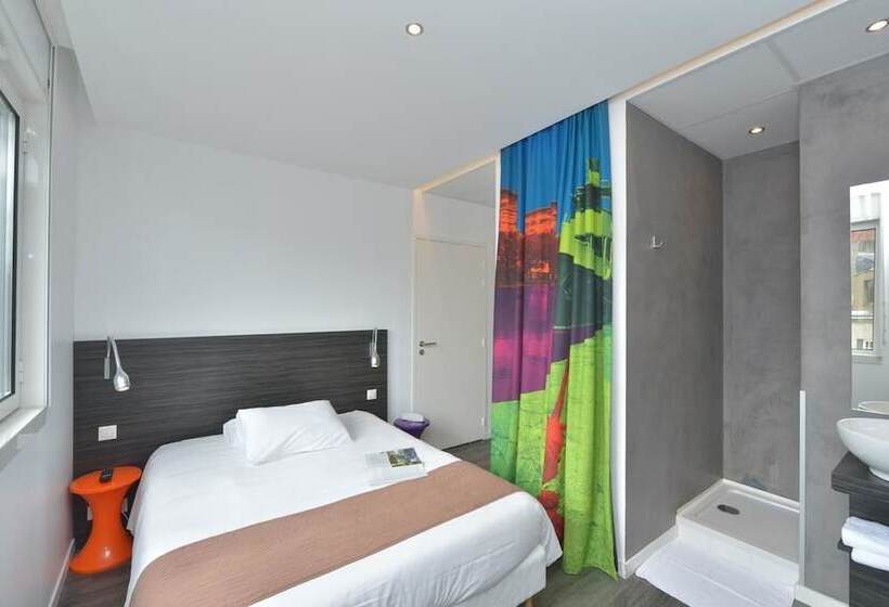 Quarto Estandar Cama Casal, Demain Hôtel & Conciergerie