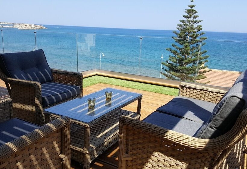 חדר פנטהאוז, Petra Beach