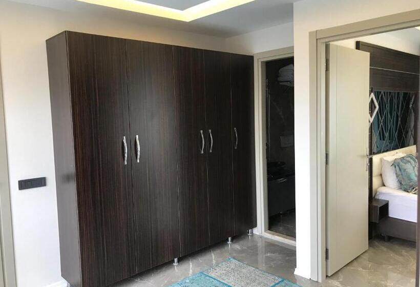 Family Suite, Venus