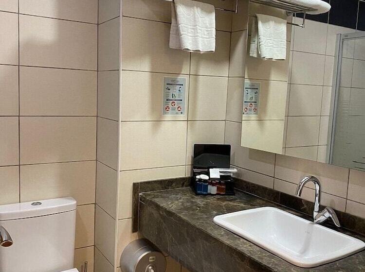Quarto Familiar, Volley Hotel İzmir