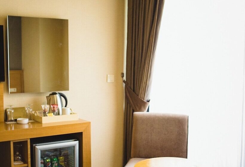 Quarto Familiar, Volley Hotel İzmir