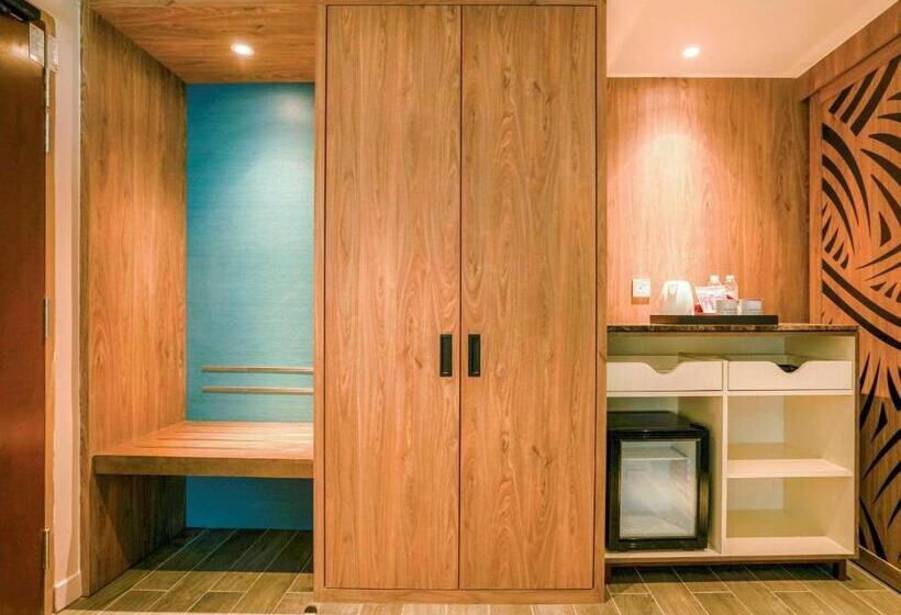 디럭스 룸 킹사이즈 침대, Mercure Langkawi Pantai Cenang