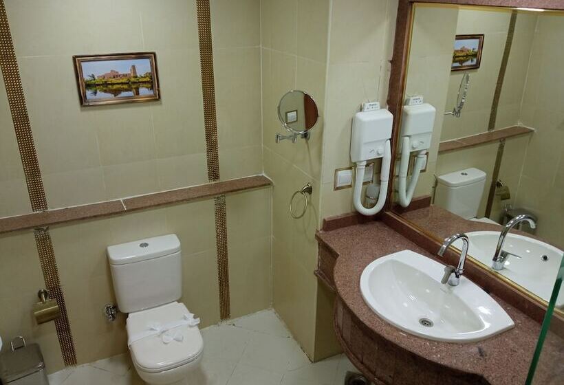 Superior Triple Room, Regency Pyramids