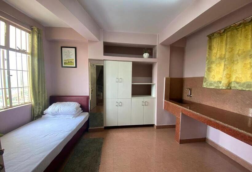 标准单人间, The Palm Guest House