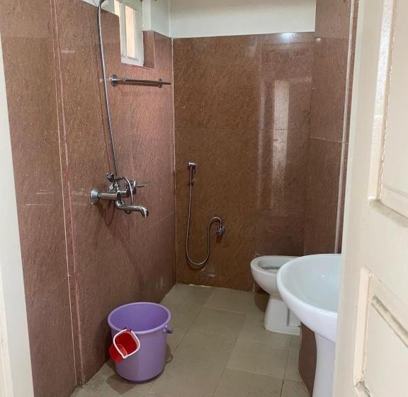 标准三人间, The Palm Guest House