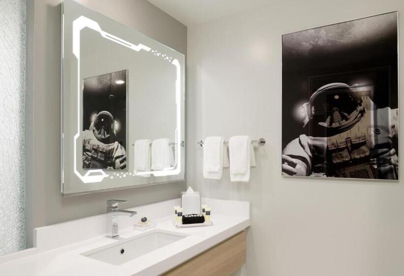 Büyük Çift Kişilik Yataklı Standart Oda, Astra Hotel, Seattle, A Tribute Portfolio Hotel By Marriott   No Resort Fees