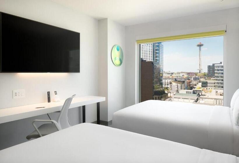 Engelliler için Küçük Çift Kişilik Yataklı Standart Oda, Astra Hotel, Seattle, A Tribute Portfolio Hotel By Marriott   No Resort Fees