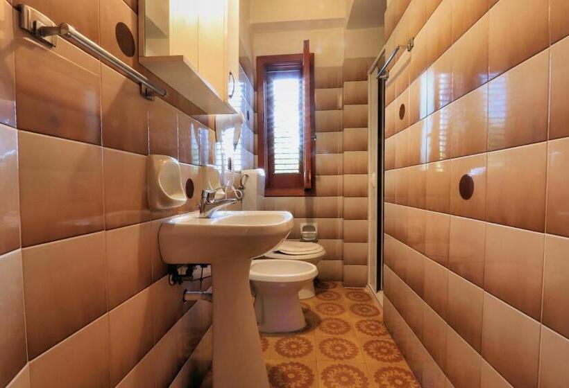اتاق اکونومی, Testa Di Monaco   Basic Beach Accommodations