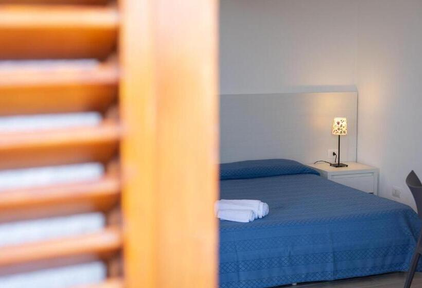 اتاق استاندارد با چشم‌انداز دریا, Testa Di Monaco   Basic Beach Accommodations