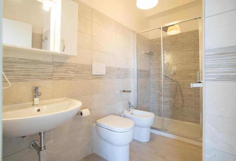 اتاق استاندارد با چشم‌انداز دریا, Testa Di Monaco   Basic Beach Accommodations