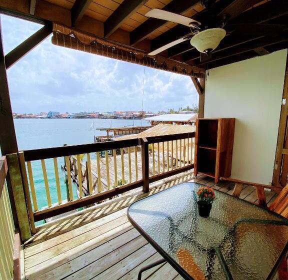 اتاق لوکس با بالکن و چشم‌انداز دریا, Aqua Lounge