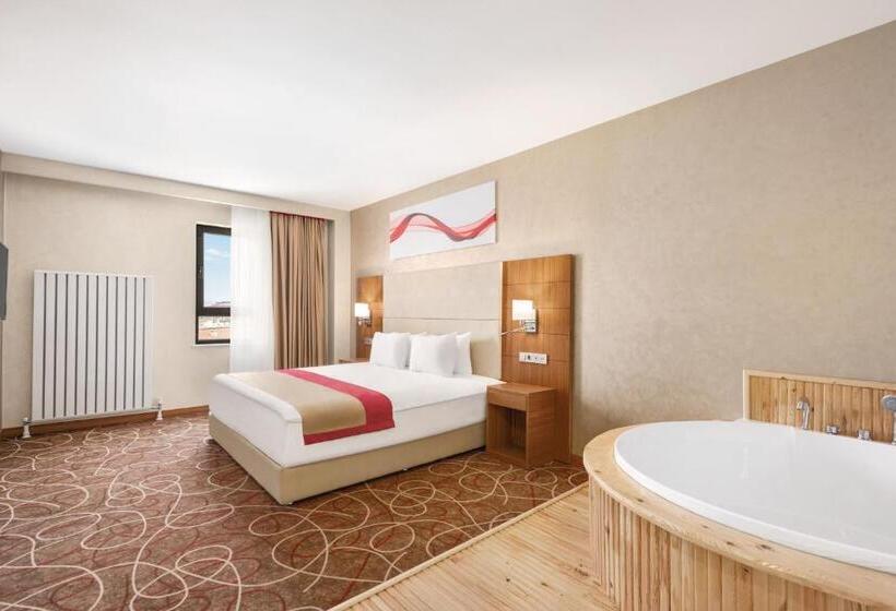 מיטת קינג בסוויטה, Ramada By Wyndham Elbistan