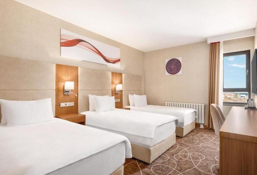 Quarto Triplo Estandar, Ramada By Wyndham Elbistan