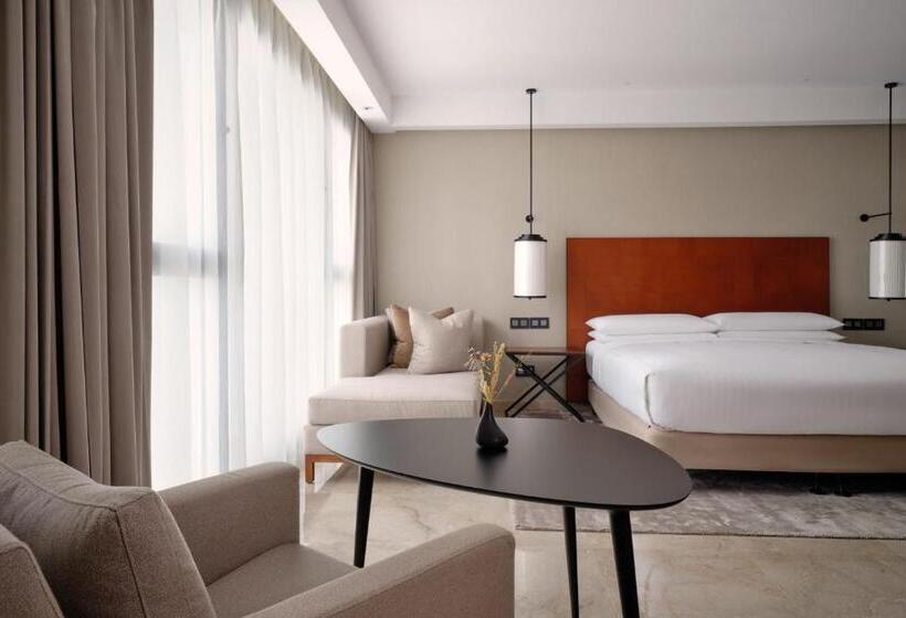 اتاق لوکس با تخت بزرگ, Tunis Marriott