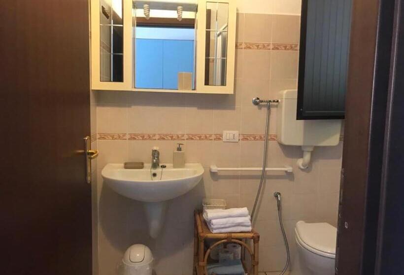 اتاق استاندارد سه نفره, Garden Rooms