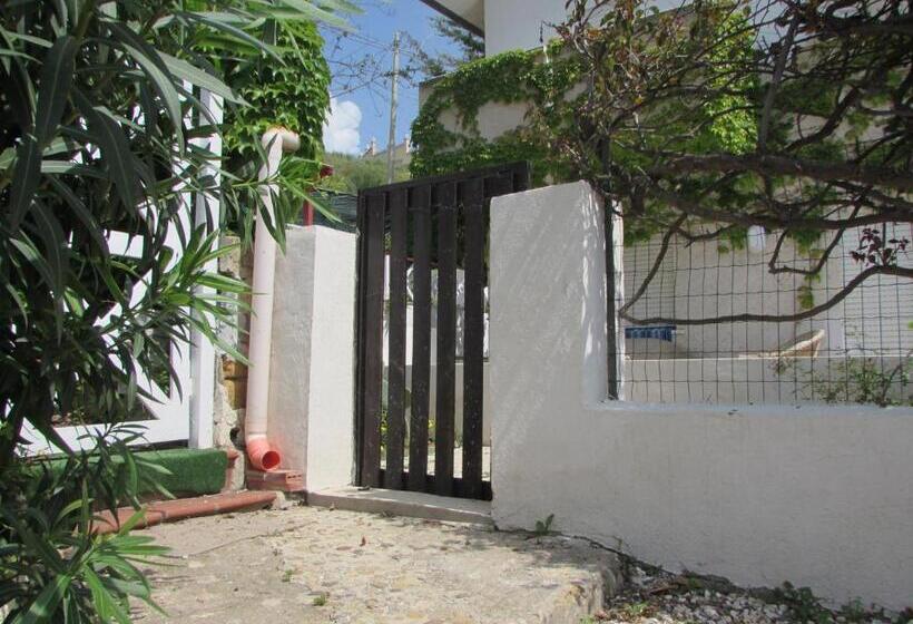 اتاق استاندارد با بالکن و چشم‌انداز دریا, Villa Majata
