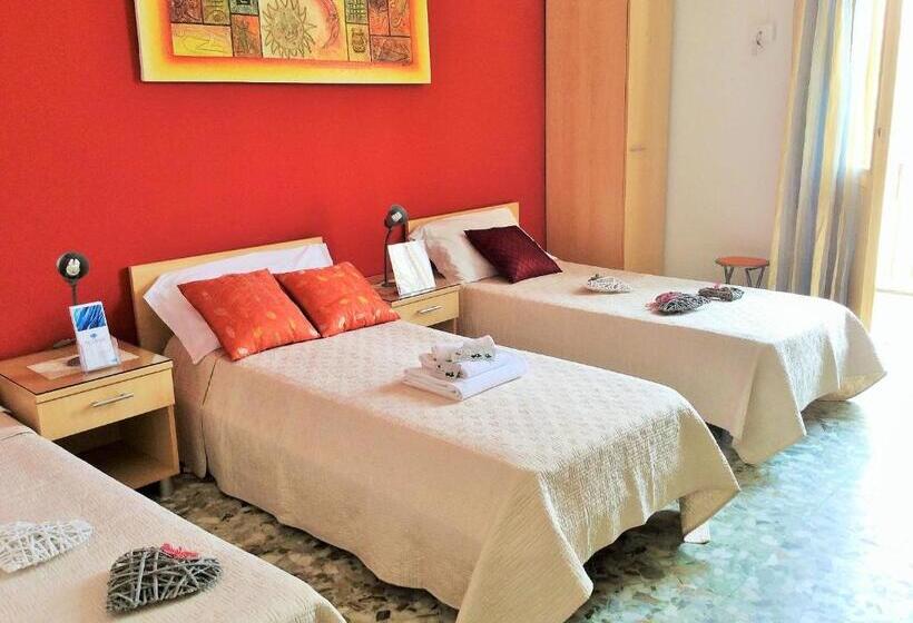 اتاق استاندارد سه نفره, Actinia Accommodation