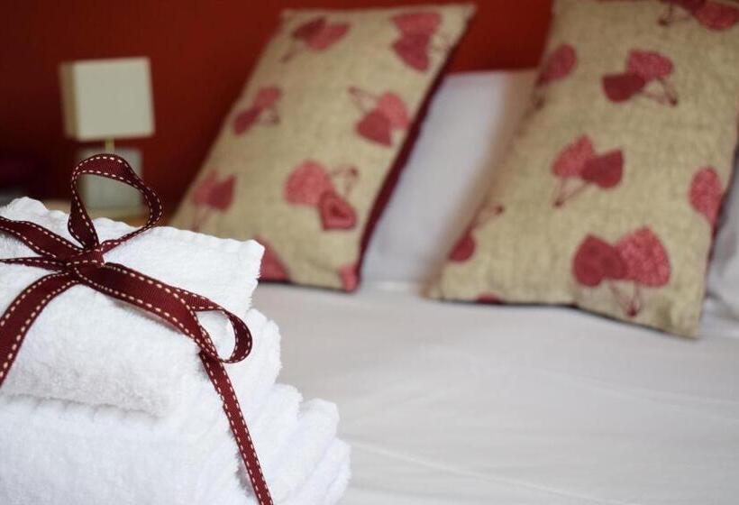 اتاق استاندارد سه نفره, Actinia Accommodation