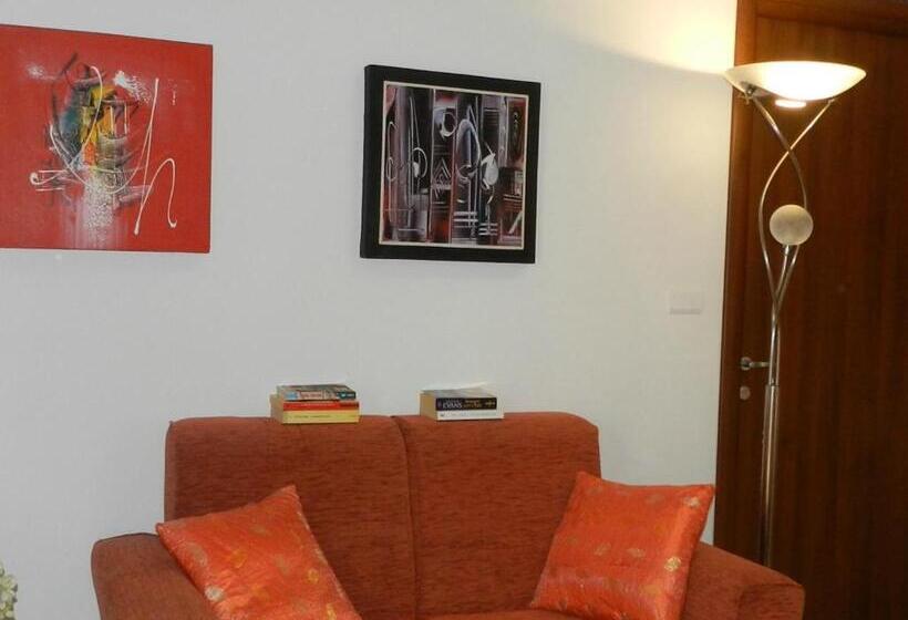 اتاق استاندارد سه نفره, Actinia Accommodation