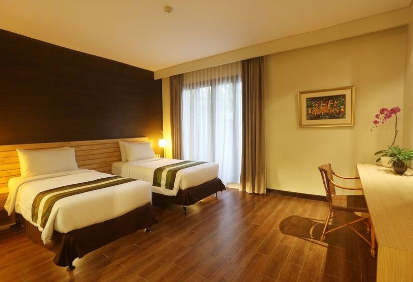 Вилла 4 Спальни, Grand Whiz Hotel Nusa Dua Bali