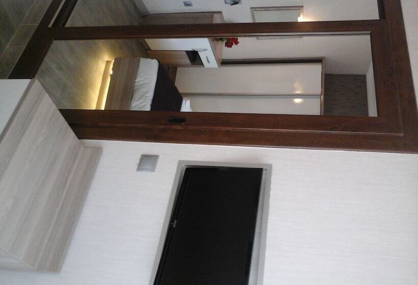 اتاق ساده سه‌ نفره, Olimpiyat Hotel Izmir