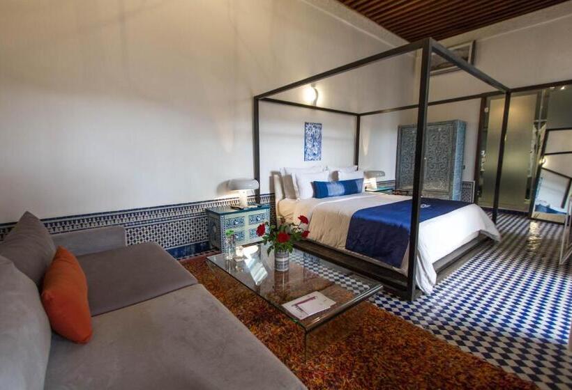 سوییت لوکس, Riad Braya