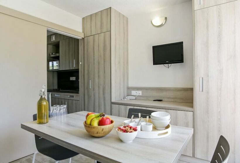 Студио Стандарт Вид на Сад, Résidence Pierre & Vacances La Corniche D Or