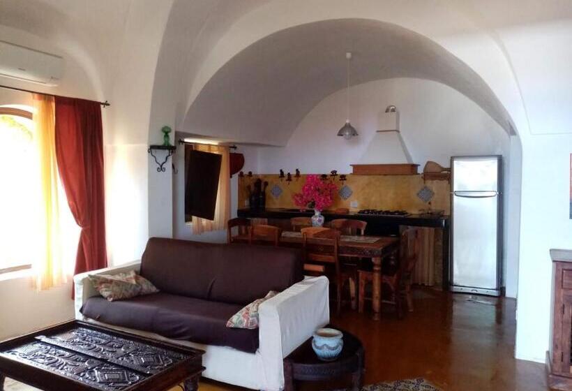 سوییت با چشم‌انداز دریا, Resort La Casa Dei Fiori