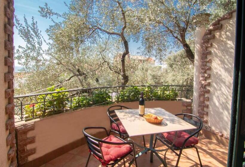 اتاق سوپریور سه تخته, Apartments And Rooms Levantin Inn